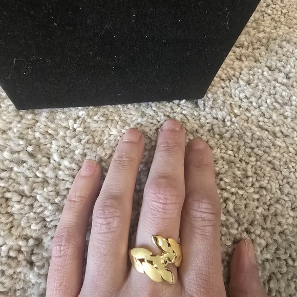 21kgp Dubai Jewelry Elegant Gold Leaf Ring - Picture 5 of 10